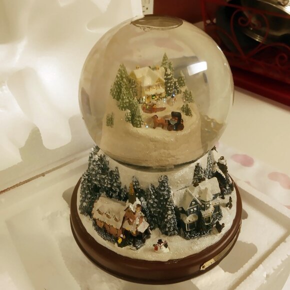 Thomas Kinkade Victorian Village Musical Snow Globe - Picture 2 of 8